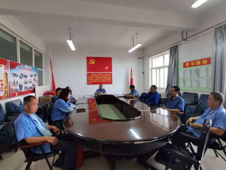 運(yùn)輸采供黨支部召開(kāi)黨員大會(huì)，組織主題教育集中學(xué)習(xí)。